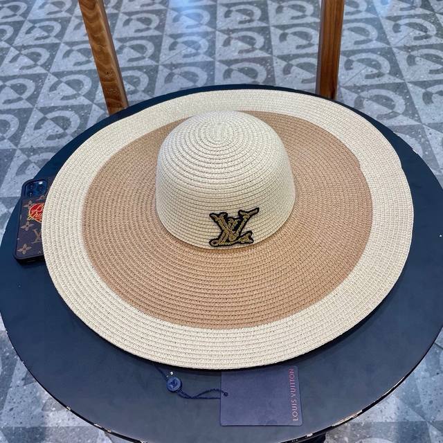 Lv 路易威登新款草编遮阳大帽檐草帽沙滩风格，简约大方，百搭单品～外出首选，新款帽型超美腻，出门必带