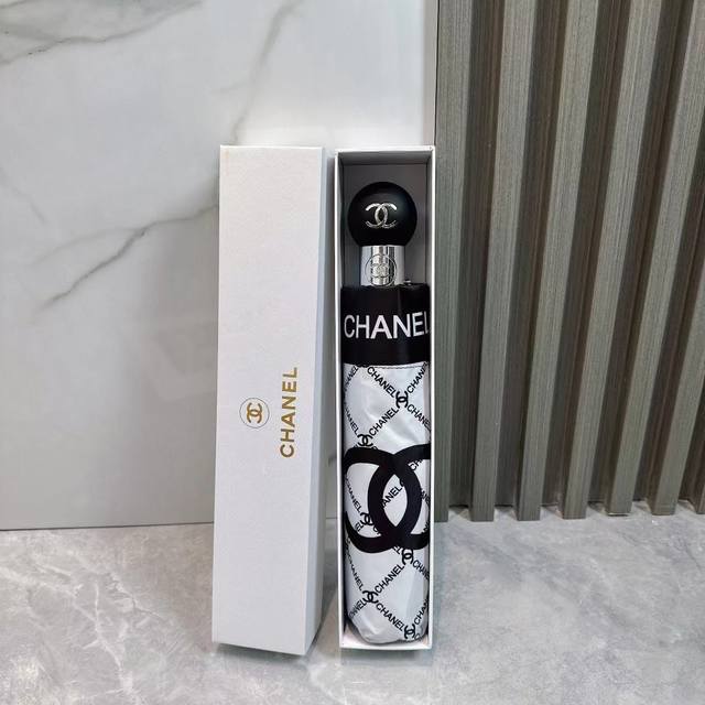 Chanel 香奈儿 夏季新款 全自动折叠晴雨伞 黑色涂层防晒有效阻隔紫外线99%，Upf 50 所以能起到伞下体感降温的效果！ 有效隔热，高效防晒 一把搞定，