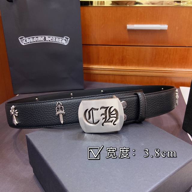 克罗心 可拆卸款 黄铜镀银925挂扣，带身进口头层牛皮上装饰多元素镀银小五金融合了摇滚朋克、哥特、街头嘻哈等元素，其设计风格独特，充满了神秘和奢华的气息。 宽度