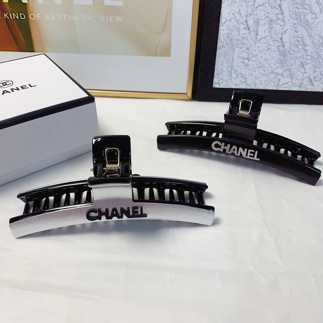 Chanel小香 Chanel发夹 新款钛钢抓夹 气质百搭 日常精致小单品 小仙女必入单品 宝藏款 闭眼入推荐款 单个配发箍盒
