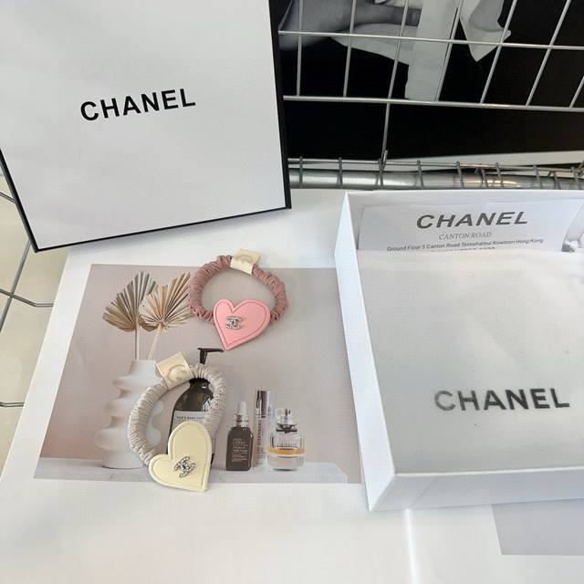 配包装盒 单个 Chanel 香奈儿 最新小香爱心桃发圈 简单实用，时尚潮流！小仙女必备