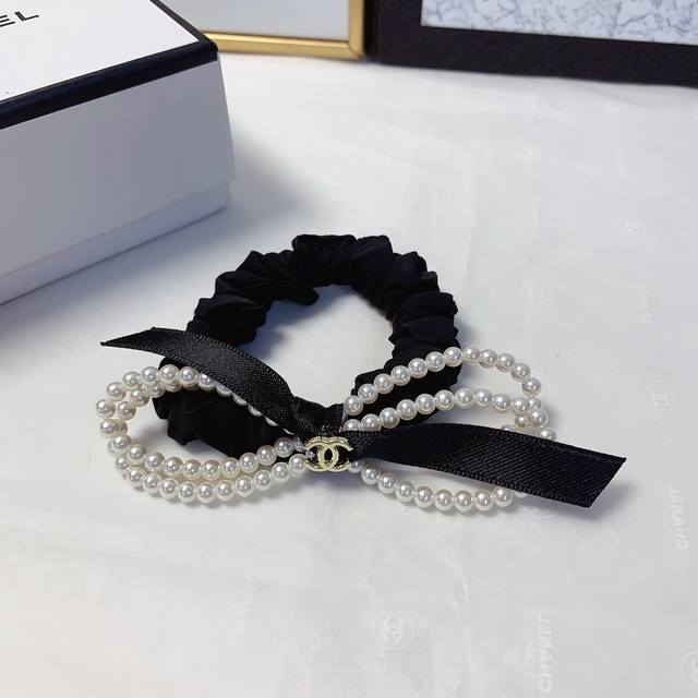 Chanel小香 Chanel发圈 珍珠蝴蝶结Logo皮筋发圈大肠圈气质百搭小仙女必入单品 宝藏款 闭眼入推荐款 单个