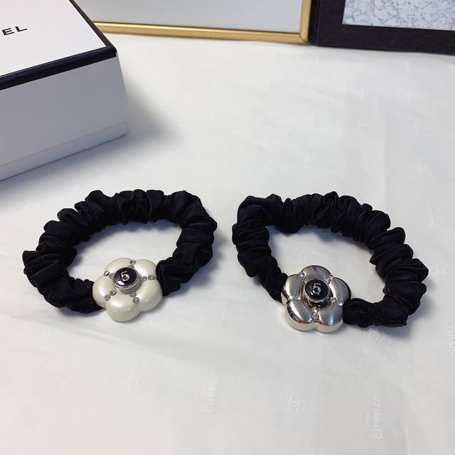Chanel小香 Chanel发圈 新款茶花Logo皮筋发圈大肠圈气质百搭小仙女必入单品 宝藏款 闭眼入推荐款 单个