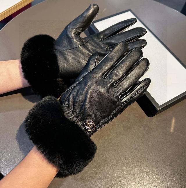 Gucci古奇秋冬懒兔毛触屏手套女神集美们必备单品，值得对比同款不同品质，秒杀市场差产品，懒兔毛内里加绒 经典不过时款.喜欢可以入手了，这种品质的今年用了明年还