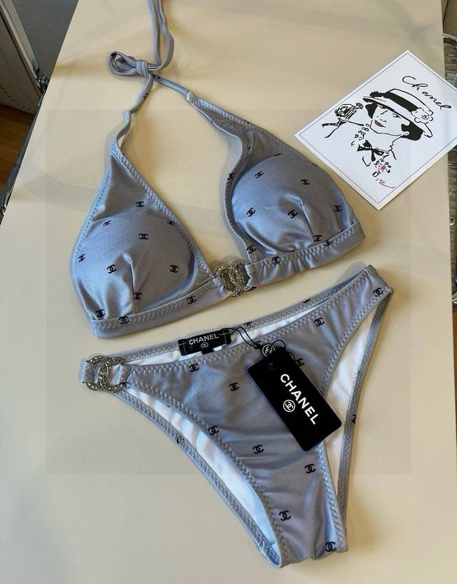 P Chanel比基尼泳衣 适合多种场景的游泳衣♀海边 游泳池 温泉 水上乐园 漂流都可以内搭也完全可以 连体设计遮肉显高挑 腹部有点肉肉也不影响咱美美的 背面