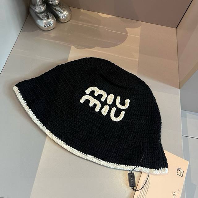 P 缪缪Miumiu专柜新款针织渔夫帽，官方新款 细节图待上