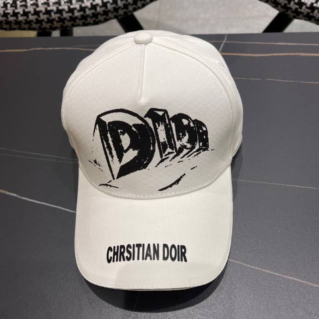 Dior 迪奥经典款原单棒球帽， 1:1开模订制，原版帆布料英气十足，质量超赞！基础头围56，贴片可调节。