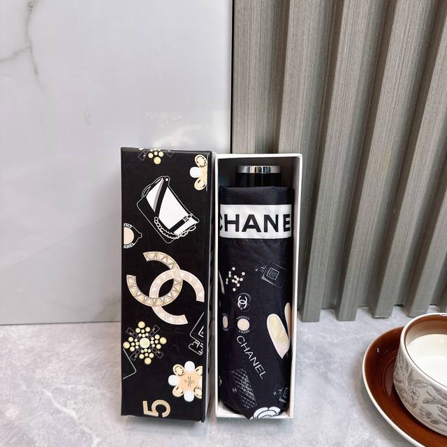 Chanel 香奈儿 新款 五折 折叠晴雨伞 时尚原单代工品质 细节精致 看得见的品质 打破一成不变 色泽纯正艳丽！