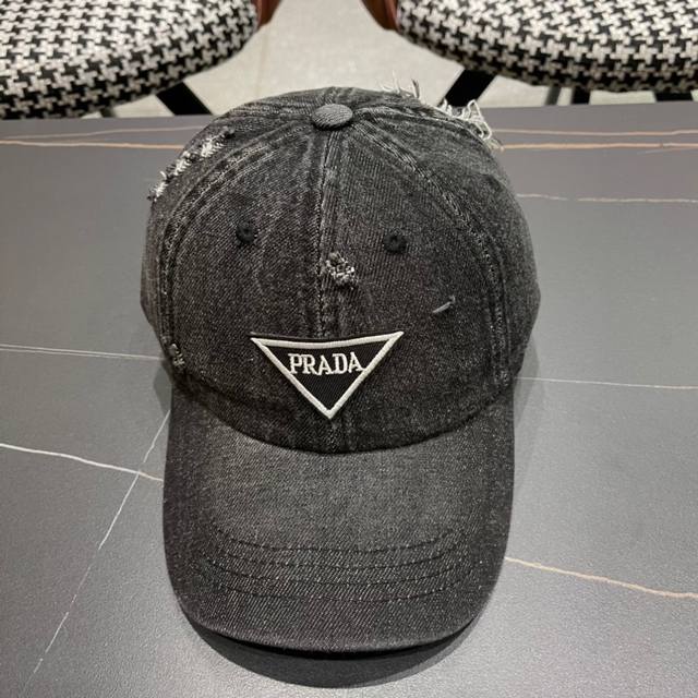 普拉达 Prada 新品经典牛仔破洞棒球帽时尚潮流，高端做工！细节看实拍哦
