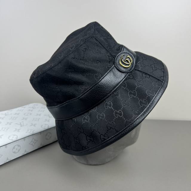 Gucci古奇渔夫帽官网新品Gucci渔夫帽火爆来袭 工艺非常精美 高档大气上档次！低调奢华，方便携带！跑量！