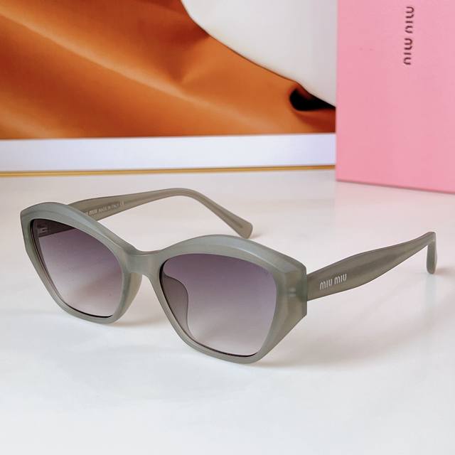 Miu Miu Mod：Smu 32Ws Size：55口18-147