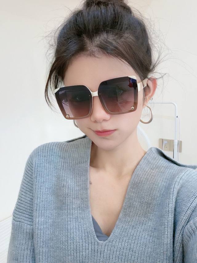 Lv 2025年开春新款 潮流爆款 时尚方框太阳镜 高品质 佩戴舒适 网红潮款墨镜 型号L8148