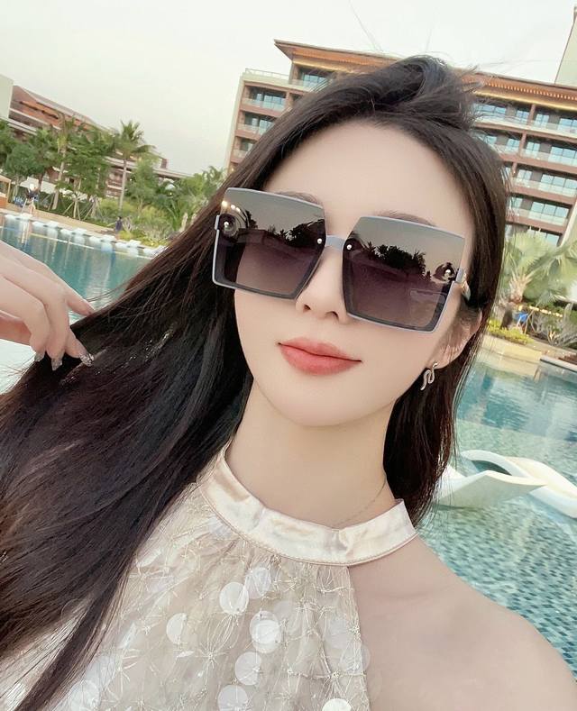 Chanel 香奈儿 2025新款潮流爆款 时尚方框太阳镜 佩戴舒适 网红潮款墨镜 女士高清加厚偏光太阳镜 高品质Tr镜框 型号Ch6711