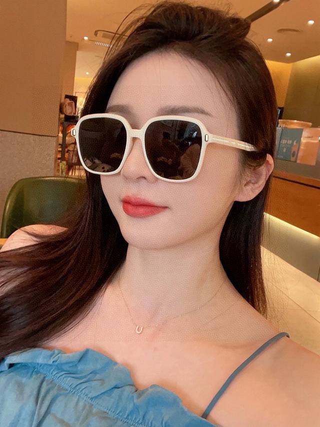 Gucci古驰 Gg方框太阳镜 完美品质 独特设计 适合各种脸型 亮相时装周 超时尚百搭 实物精致 情侣款 男女均可佩戴 型号：G5107