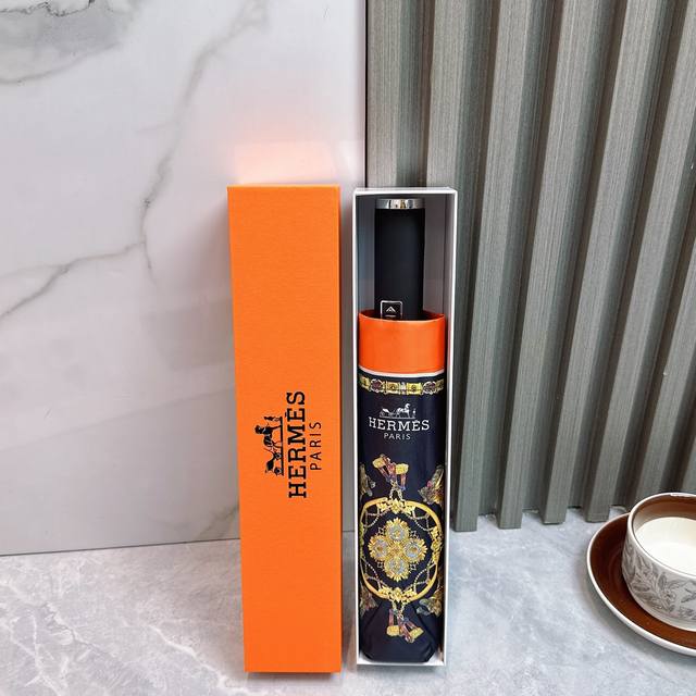 爱马仕Hermes 三折防晒睛雨伞 2580夏季新款 全自动折叠晴雨伞 内里黑色涂层防晒有效阻隔紫外线99%，Upf 50 所以能起到伞下体感降温的效果！ 有效