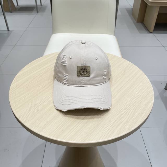 古奇棒球帽Gucci官网新品，棒球帽，原单品质火爆来袭 工艺非常精美 高档大气上档次！低调奢华，方便携带！跑量！