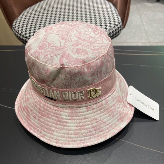 迪奥Dior 官网最新满印迪奥Logo渔夫帽，防晒指数超高，有型不软塌，可随意折叠，携带方便