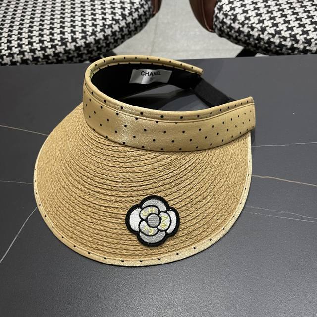 香奈儿Chanel 新款法式波点大檐品脸小遮阳草编空顶帽女春夏防 晒潮时尚休闲 01
