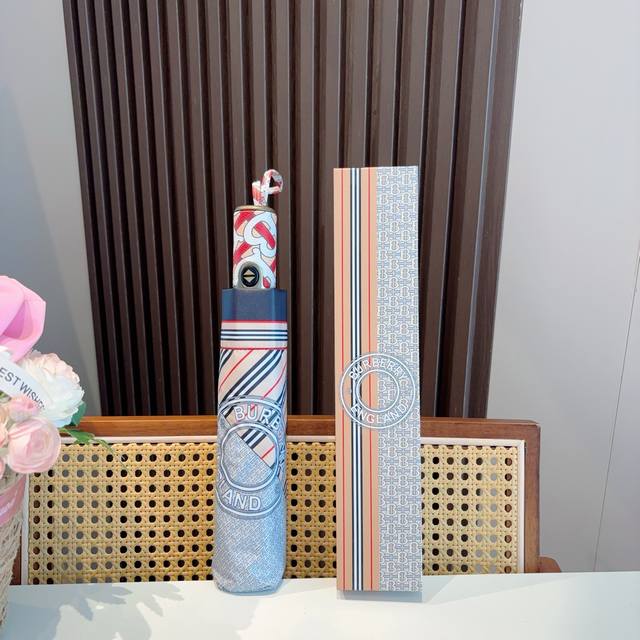 Burberry 巴宝莉 三折自动折叠晴雨伞 年度巅峰之作 经典 高雅 时髦 这就是被称为英国Burberry风格所在 巴宝莉晴雨伞特别值得骄傲就是其超强的防晒
