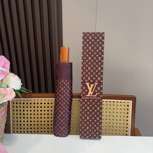 Louis Vuitton 路易威登 新款 三折自动折叠晴雨伞 新涂层技术深色伞面 拥有令人惊喜的遮光效果！2色