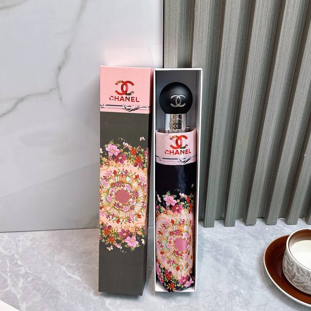 Chanel 香奈儿 夏季新款 全自动折叠晴雨伞 黑色涂层防晒有效阻隔紫外线99%，Upf 50 所以能起到伞下体感降温的效果！ 有效隔热，高效防晒 一把搞定，