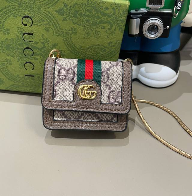 Gucci古驰通用蓝牙耳机包，Gucci Ophidia系列耳机包钥匙扣挂饰包饰！配长链条斜挎，挂包包 方便携带！