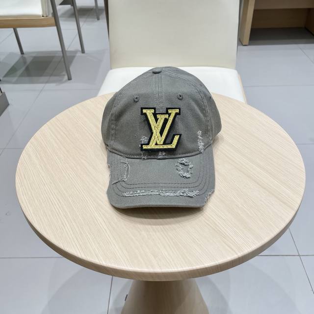 Lv路易威登破洞棒球帽轻盈透气。完美版型，独家实物拍摄，男女适用