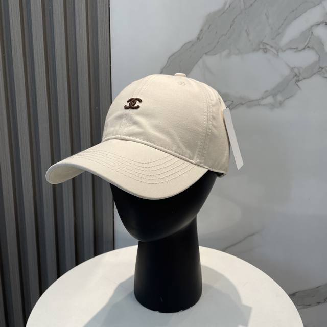 Chanel香奈儿 新款简约刺绣Logo棒球帽，新款出货，大牌款超好搭配，赶紧入手！