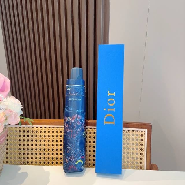 Dior 迪奥 新款 三折自动折叠晴雨伞 时尚原单代工品质 细节精致 看得见的品质 打破一成不变 色泽纯正艳丽！