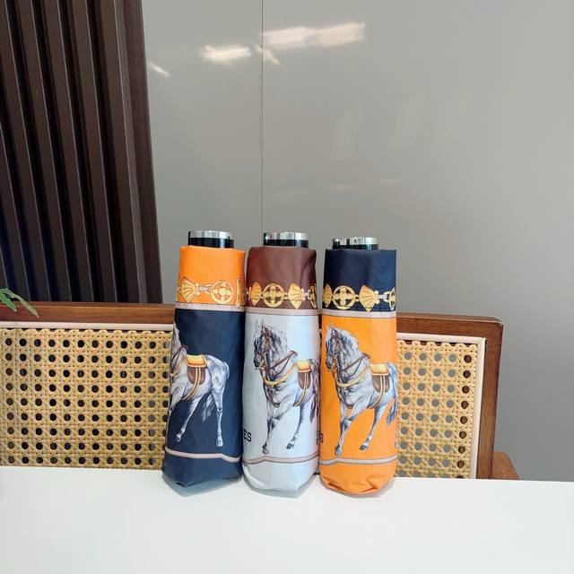 HermèS 爱马仕 新款 五折伞 热卖款 时尚指数爆表 不论晴天雨天使用都相得益彰 拥有它感受风从身体经过的感觉 留下沁人的芬芳 时尚达人必备哦 原单代工级品