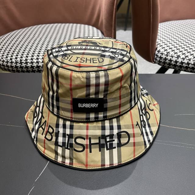 Burberry 巴宝莉 2025原单渔夫帽 专柜热卖款纯棉内里，轻盈透气。完美版型，对格精准无误，原厂品质，独家实物拍摄，男女适用！，