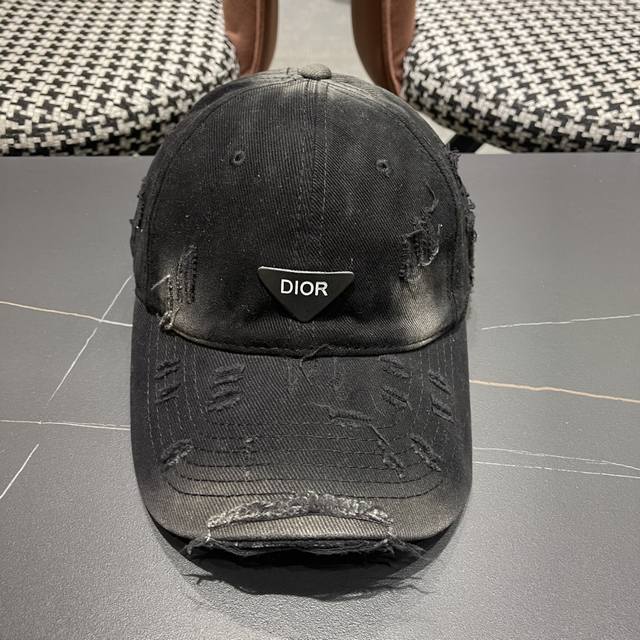 Dior迪奥 新款破洞三角标棒球帽，整个帽子质感超级好，网红爆款休闲时尚 百搭，超级火爆