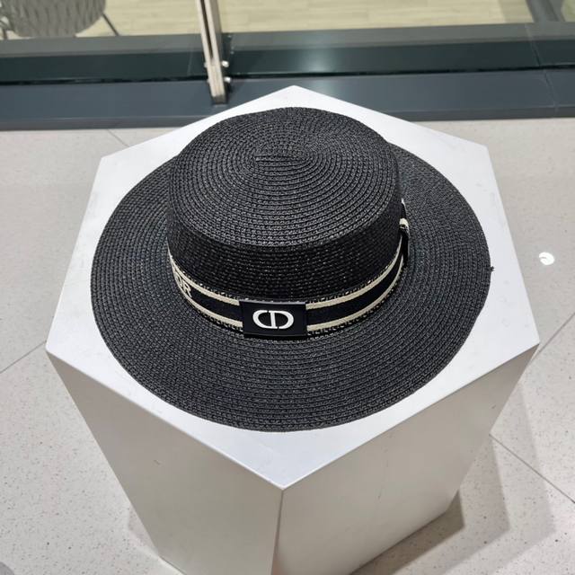Dior平顶草帽迪奥平顶草帽新款草编平顶遮阳草帽盆帽沙滩风，简约大方，百搭单品～出街首选，新款帽型超美腻，新品上架