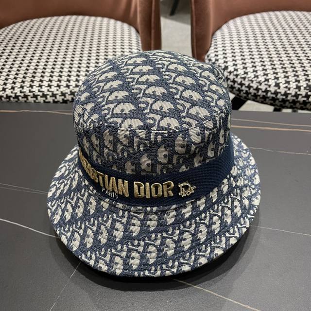 迪奥Dior官网最新迪奥Logo渔夫帽，防晒指数超高，可随意折叠，携带方便