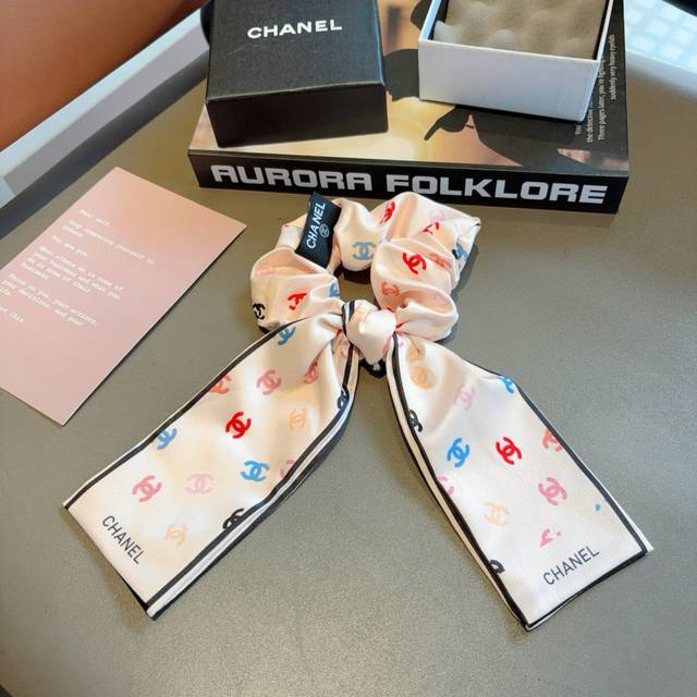 配包装 Chanel 香奈儿 字母飘带马尾发圈 蝴蝶结肠圈，高档韩版皮筋，经典花型设计， 高端大气，名媛范儿，