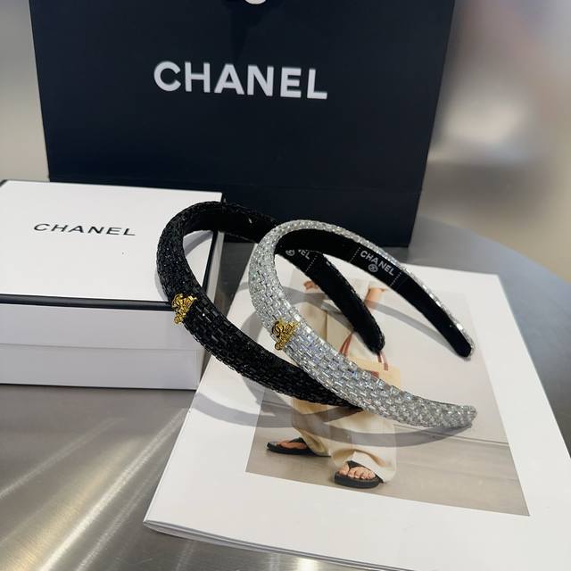 配包装盒 Chanel 香奈儿 最新款小香爆款钻石发箍，超级好看！名媛范儿十足，小仙女必备