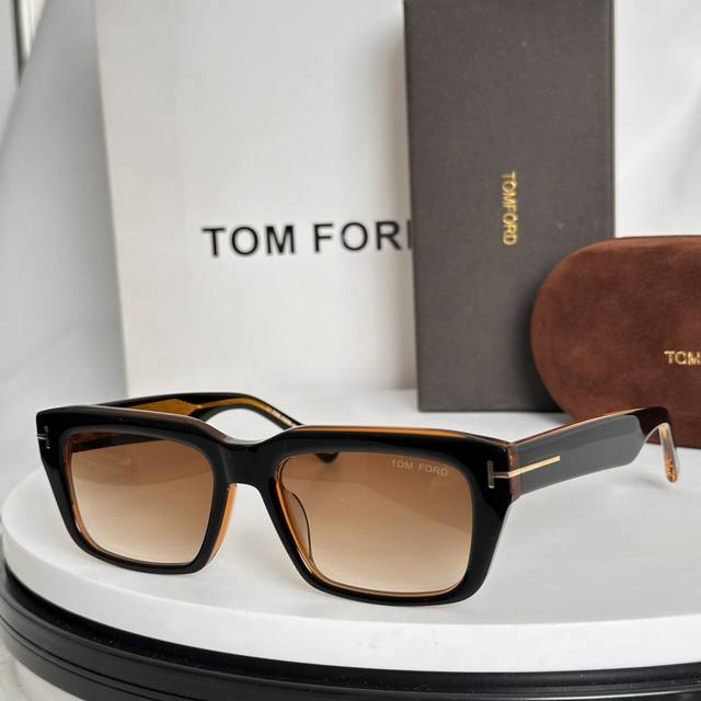 Tom For*官网原版一比一 汤姆福*Model:Ft1199潮流时尚界的领军大牌牌，受很多时髦达人追捧！超高的工艺水准 内侧镜腿镶嵌金属Logo独一无二板材
