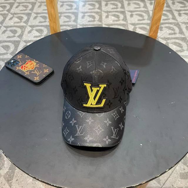 新款出货Lv 路易威登 新款原单棒球帽，1:1开模订制，做工细致完美，质量超赞，基础头围56，贴片可调节。