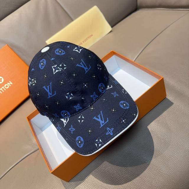 配盒子布袋，Lv 路易威登 新款原单棒球帽， 专柜1:1开模订制，原版帆布料+头层牛皮，轻盈透气！质量超赞，基础头围56，贴片可调节。
