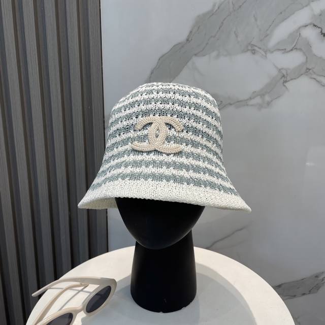 香奈儿Chanel新款针织盆帽，高密度制作，一顶超级有品位的针织帽了~出街首选！帽型超美腻颜色妥妥，轻便携带！小仙女人手必备 头围57Cm