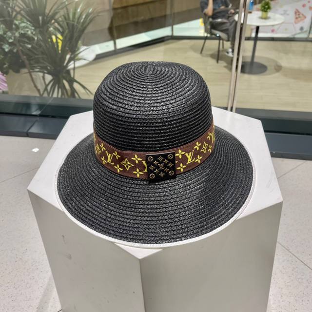 新款Lv 草编经典爆款盆帽草帽礼帽简约大方，百搭单品～出街首选，新款帽型超美腻
