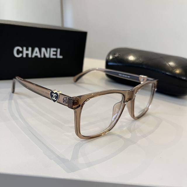 Chanel香奈儿新款太阳镜，光学镜各大时尚名媛挚爱，