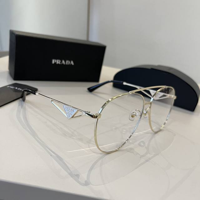prada 普拉达 界级大师制造. 太阳墨镜 高档 潮流时尚百搭男士 女士款百搭瘦脸太阳镜 高品质 ！开车太阳镜 ！