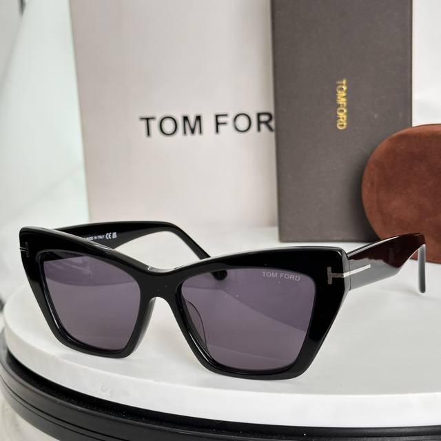 Tom For*官网原版一比一 汤姆福*Model:Ft6026潮流时尚界的领军大牌牌，受很多时髦达人追捧！超高的工艺水准 采用蘑菇钉设计告别掉钉烦恼Size：