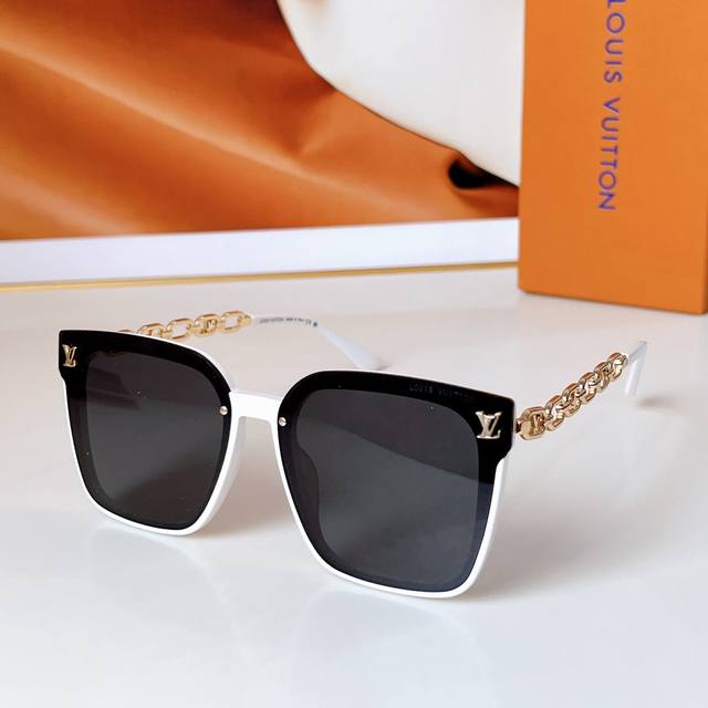Louis Vuitto* Model：Z1853U Size：53口22-145