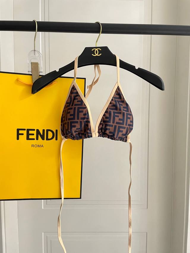 Fendi分体泳衣比基尼套装 字母织带收腰运动背心+三角内裤， 码数 S M L Xl
