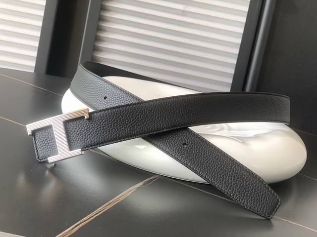 tods家22S早春新品男士腰带经典T字扣设计，经典耐看！原版开模，意大利进口小牛皮4.0Cm ，奢华包装！无二品质