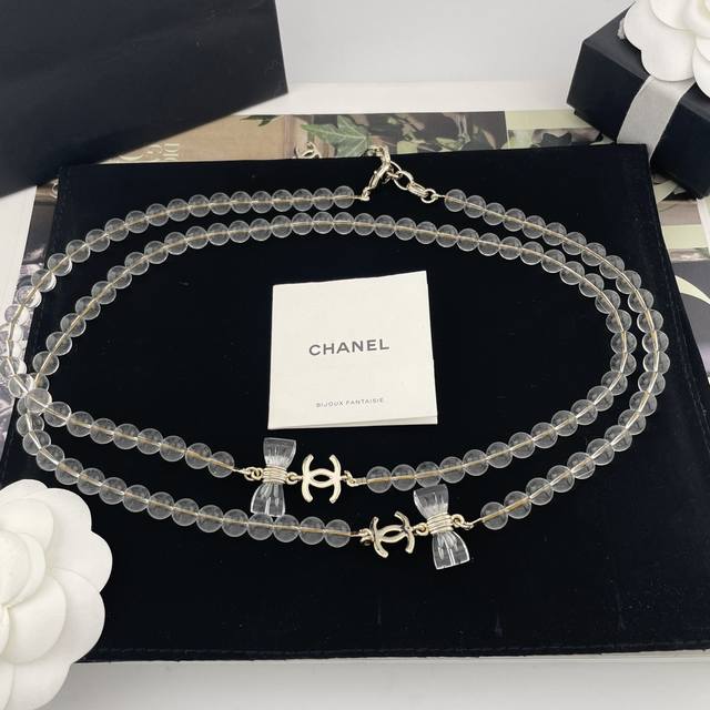 我们出品 香透结吊C水晶长链 现货Z 13500！量大咨询客Fu巨巨巨火爆！美疯了30春夏最新款绝美系列本季必入爆款！老规矩先到先得，送包装看似简单，实际非常重