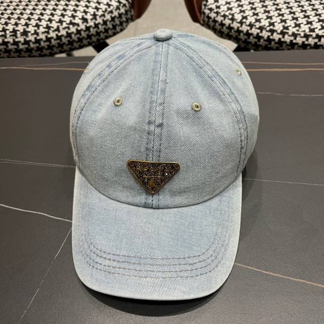 普拉达prada 新款经典三角标牛仔棒球帽日常刚需 颜色完美 帽型正点 简直谁戴都好看质量超赞
