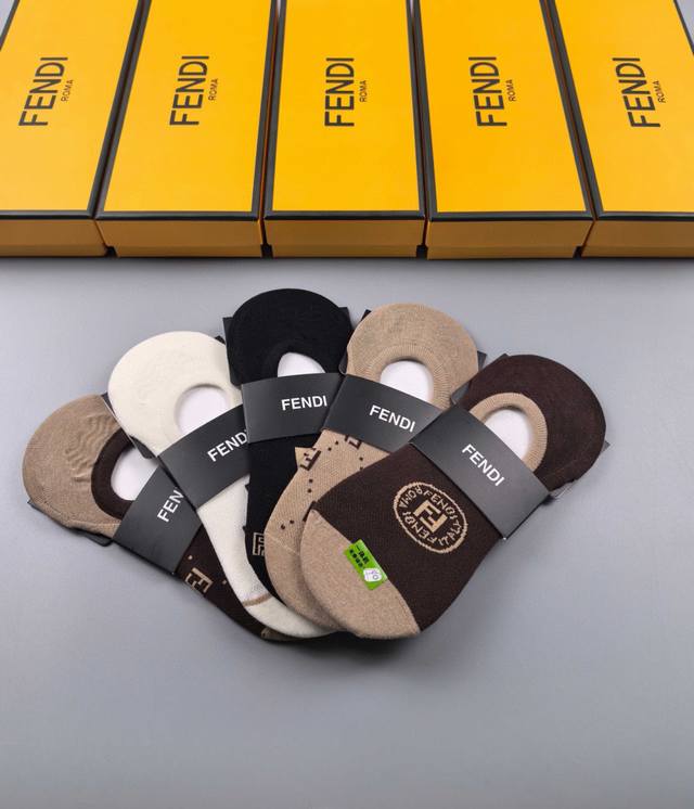 特 配专柜包装 Fendi 芬迪 新款船袜隐形袜堆堆袜袜子！一盒五双，专柜同步筒袜袜子，大牌出街，潮人必备超好搭